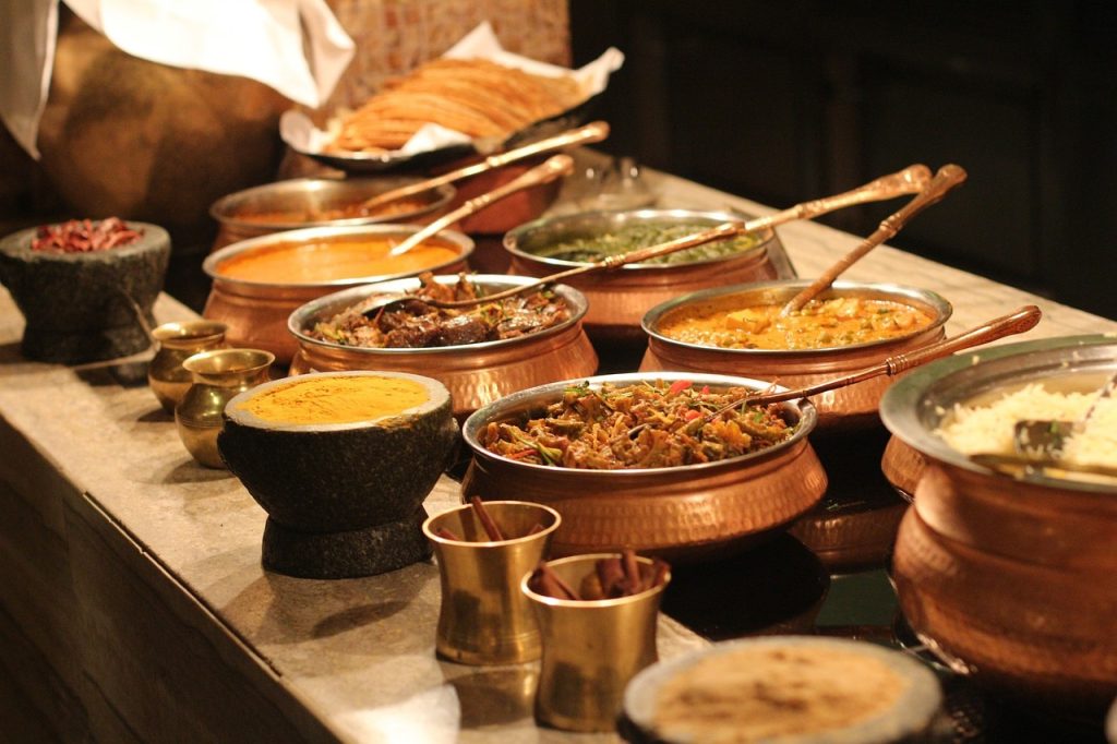 découvrez nos services de catering sur mesure, offrant des plats raffinés et une expérience gastronomique inoubliable pour tous vos événements. que ce soit un mariage, une réception ou un séminaire, notre équipe s'engage à ravir vos invités avec des options variées et une présentation élégante.